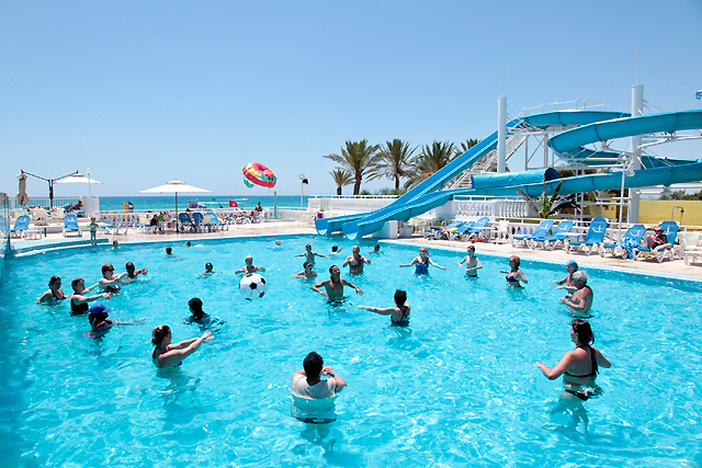 Samira club toboggan piscine